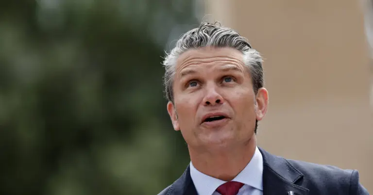 Per nusileidimų Normandijoje metines Pete'as Hegsethas ragina Europą atremti šių dienų invaziją