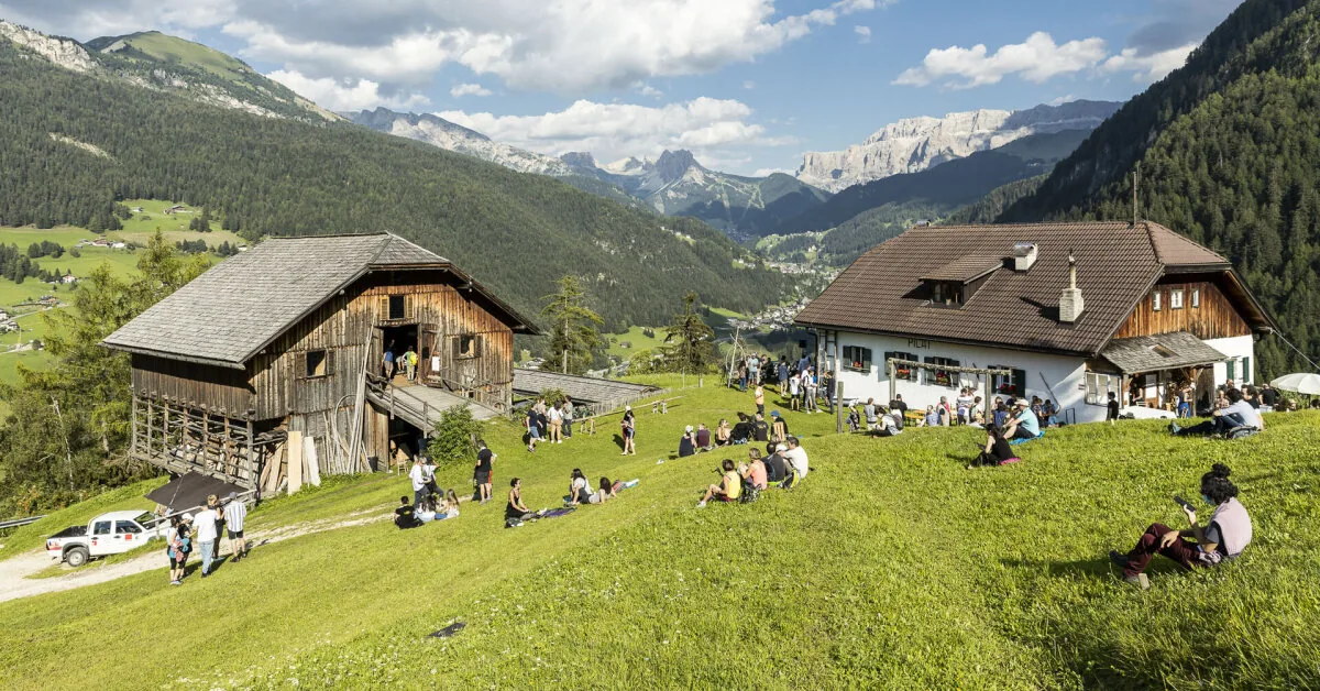 Presentation of Lithuanian contemporary art in the Alps: works had to be transported by helicopter
