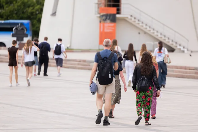 Patricija Adamovič / BNS photo./Vilnius residents enjoying a hot Wednesday afternoon