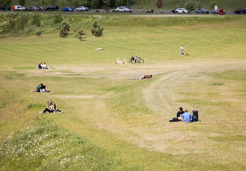Vilnius residents enjoy a hot Wednesday afternoon