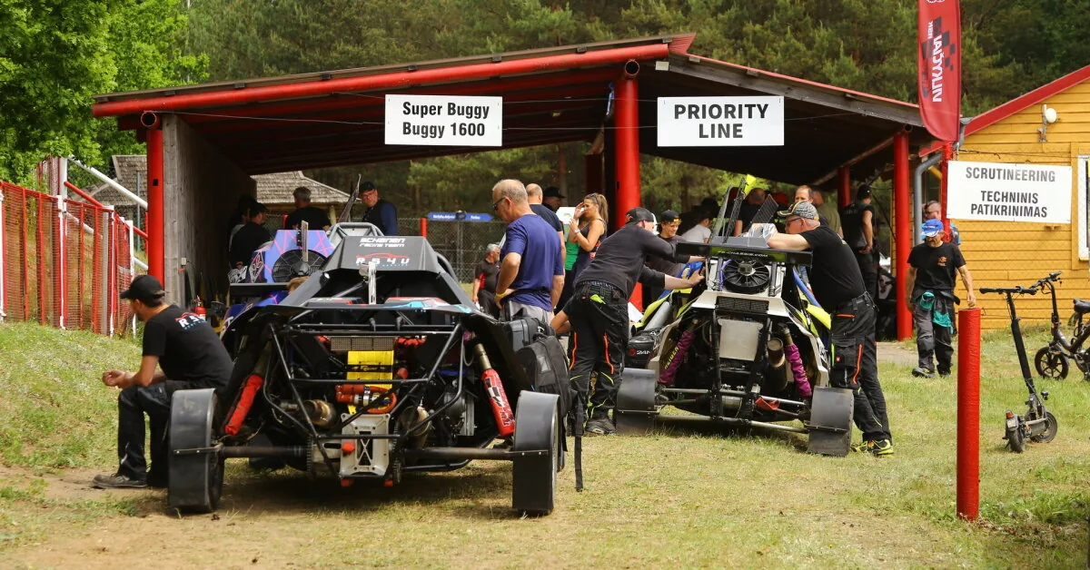 In Vilkyčiai, every buggy was checked: only after the commission's verdict was the green light given for the start