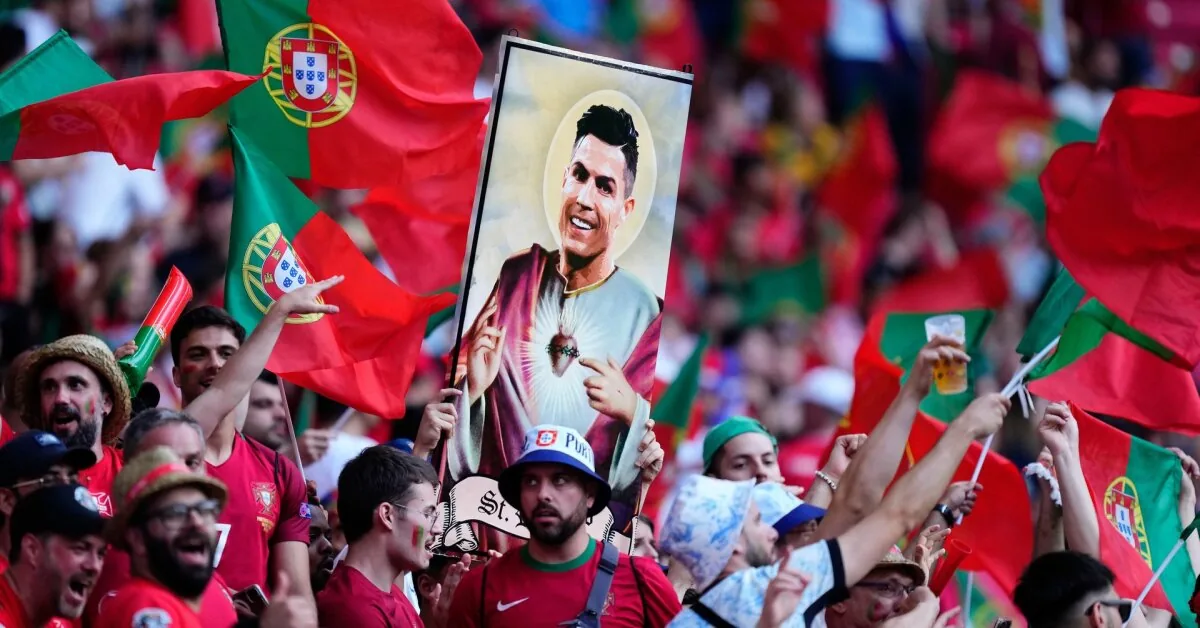 Again threatening human destruction: what do mysterious stones and Ronaldo's followers have in common?