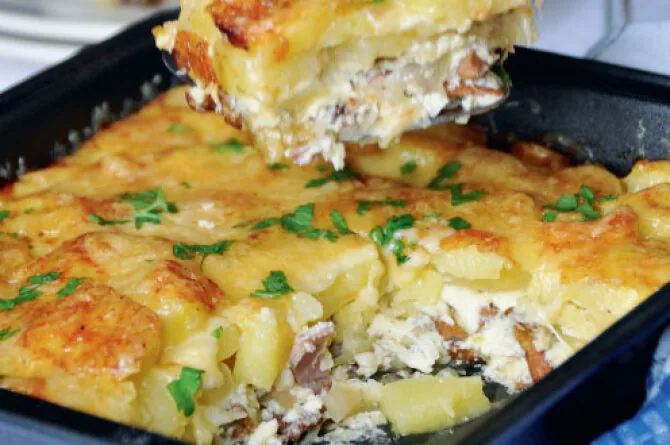 Potato and chanterelle casserole
