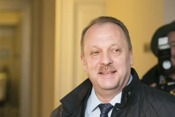 The prosecutor was handed over to the court: admits to beating his wife and threatening to kill her