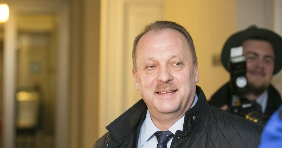The prosecutor was handed over to the court: admits to beating his wife and threatening to kill her