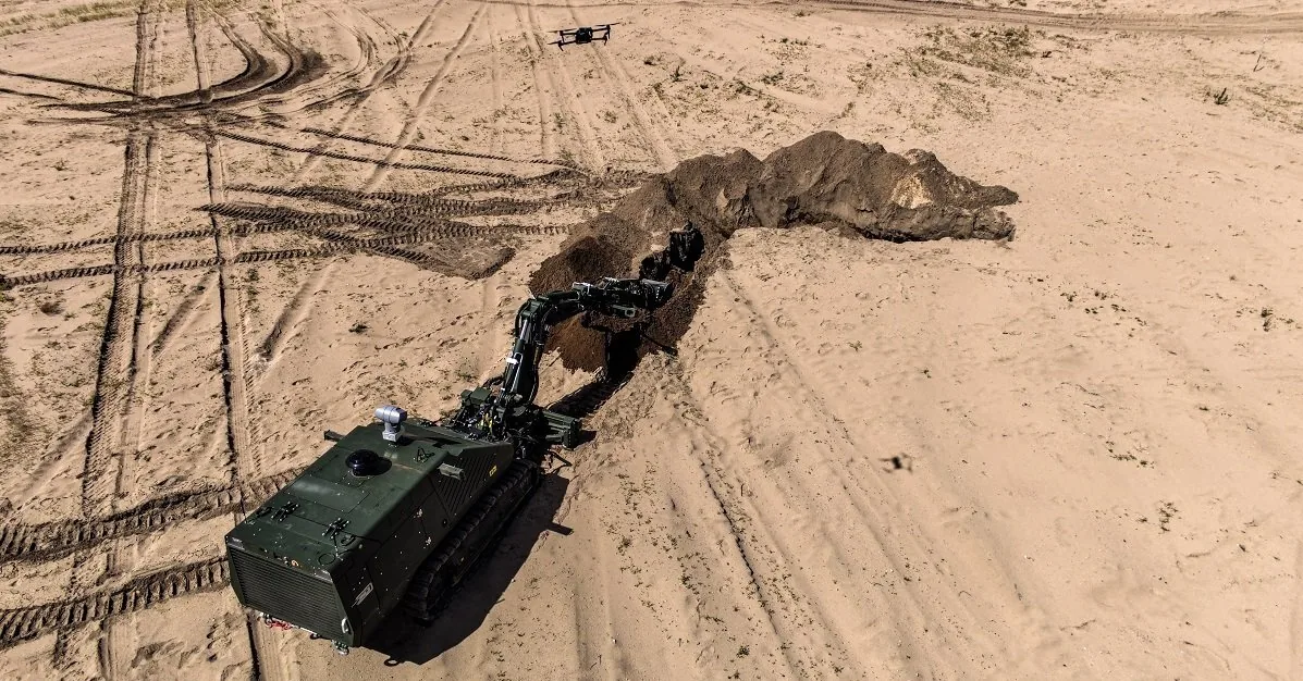 Karo engineers test innovations: for the first time, a trench digger is operated remotely