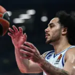 Larkin, who became Šaras' protégé, criticized "Anadolu Efes": "They said one thing, did another"