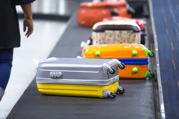 The most suitcases disappear at European airports: how to protect your own?