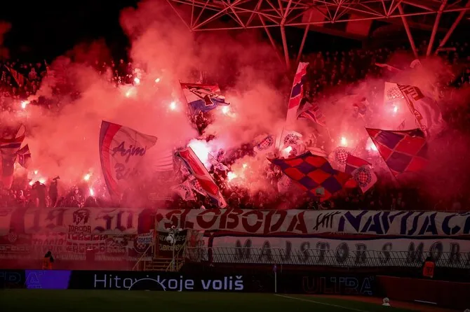 Vida Press nuotr./Aktyvieji „Hajduk“ klubo sirgaliai „Torcida“