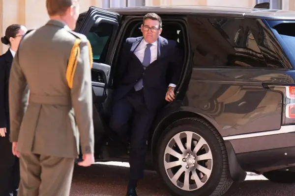 Naujuoju JK premjeru oficialiai paskirtas Andy Burnhamas
