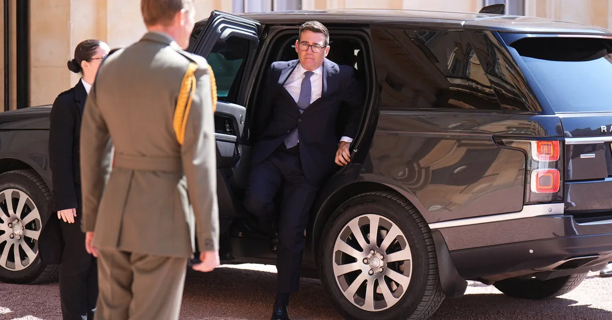 Naujuoju JK premjeru oficialiai paskirtas Andy Burnhamas