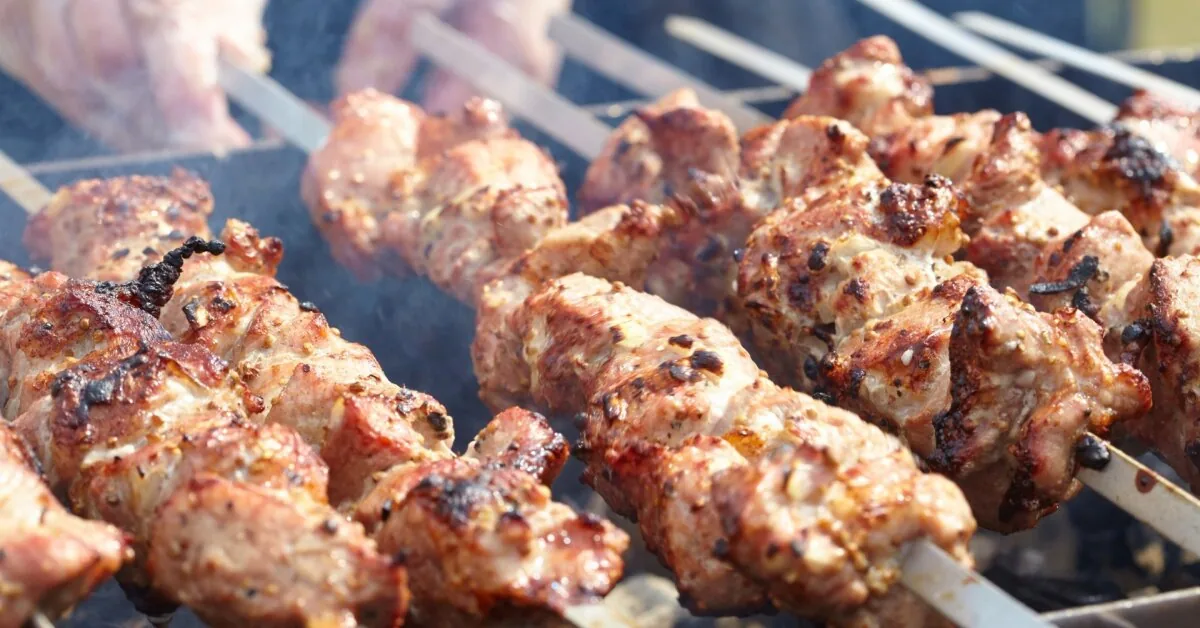 Lithuanians have finally settled the shashlik debate: here is the marinade that won, and the answer about beer will surprise you