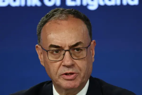 The Bank of England leaves interest rates unchanged, warns about inflation