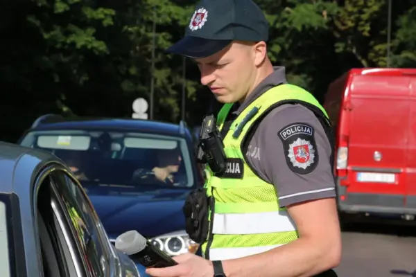 Didn't make it, so drove? Drunk driver's "Škoda" stopped in Rokiškis at lunchtime