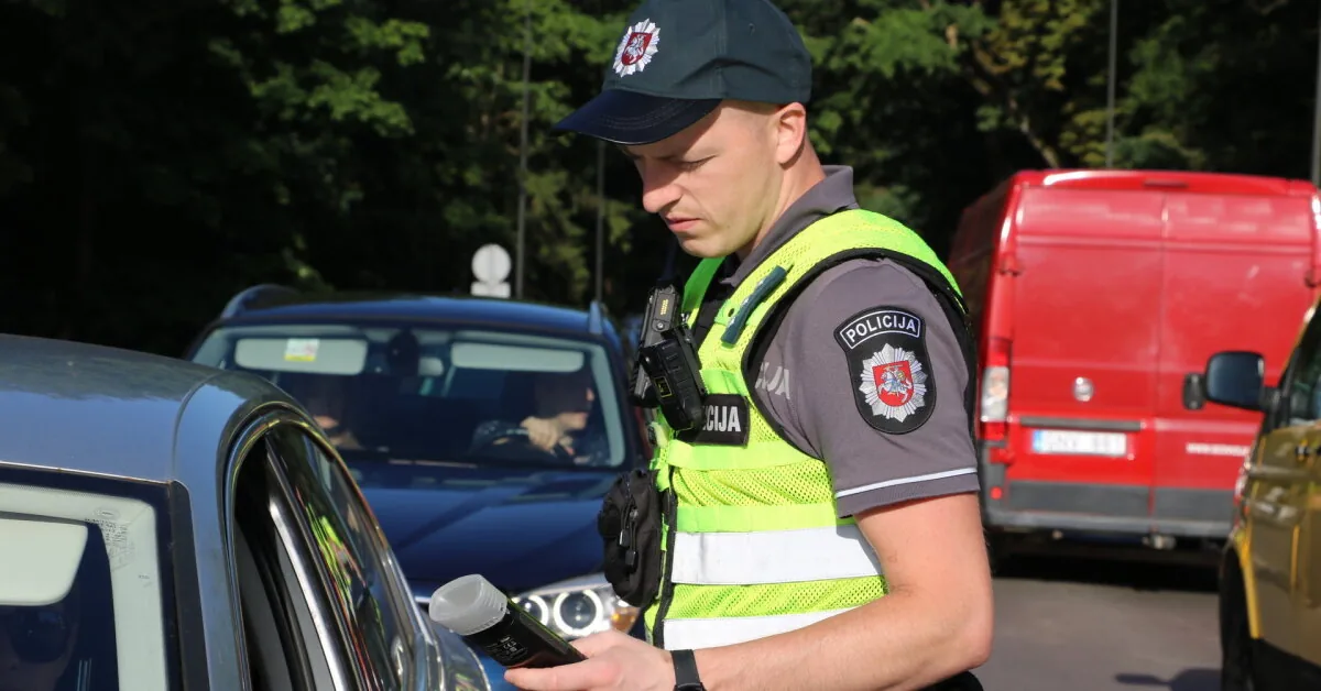 Didn't make it, so drove? Drunk driver's "Škoda" stopped in Rokiškis at lunchtime
