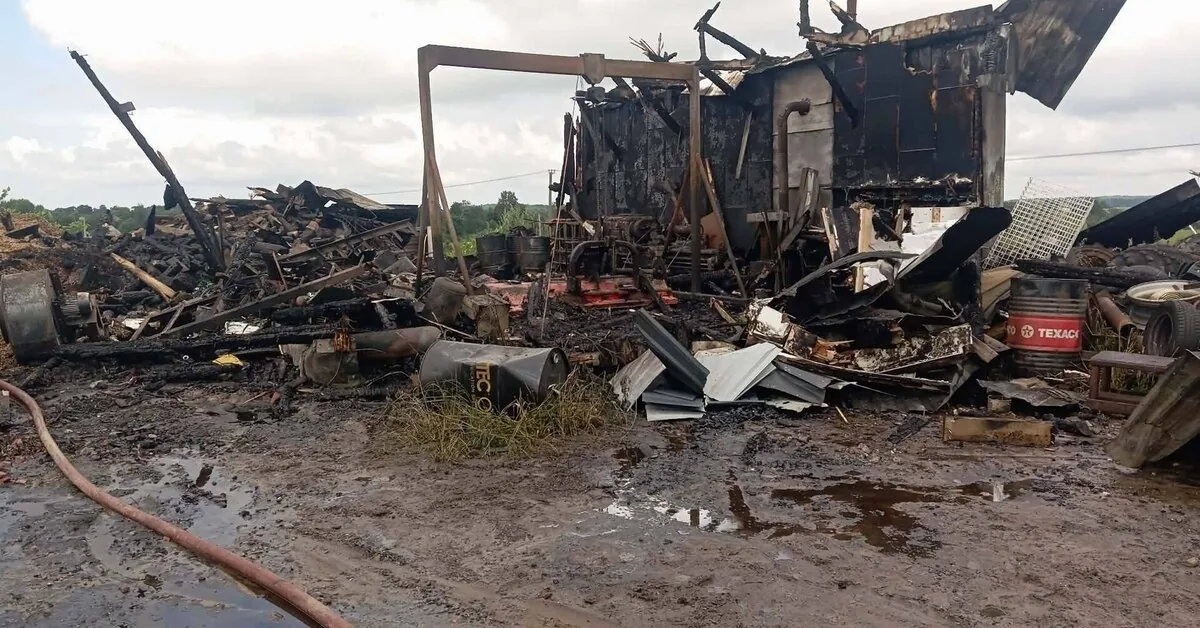 A farm building caught fire near Plateliai, assistance is being collected for the family