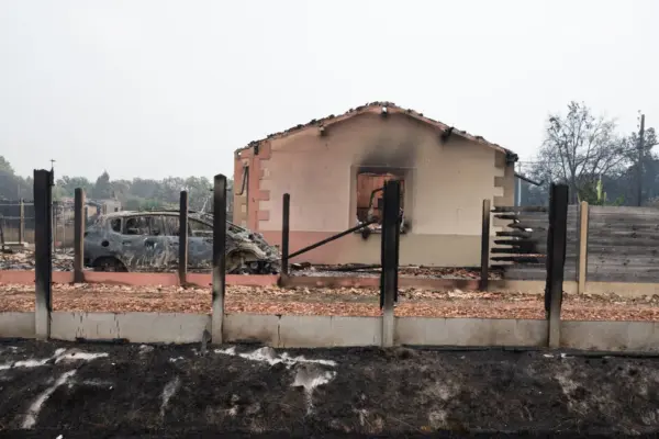 220,000 people evacuated in France due to massive fire