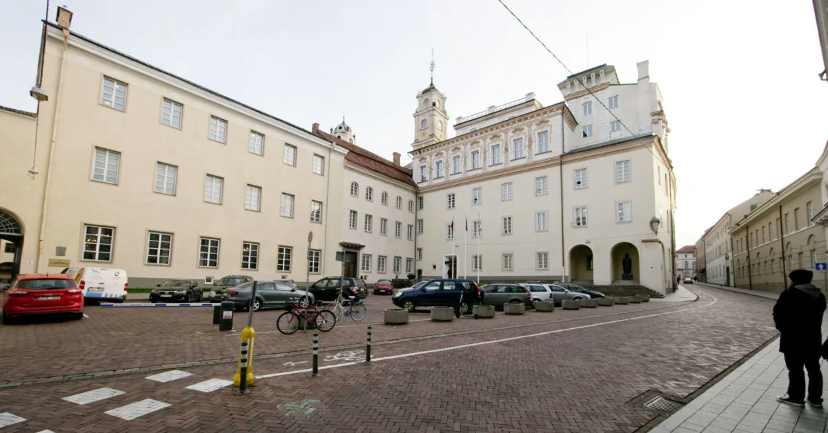 21.7 thousand applicants received invitations to study at higher education institutions – 3.8% more