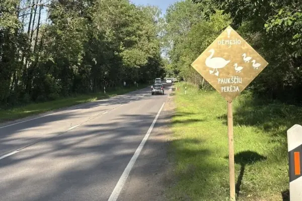 Neregėtas kelio ženklas Antakalnyje: liks stovėti ar bus pašalintas?