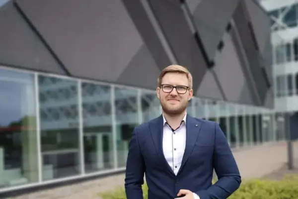 Mantas Lukauskas. "Kimi K3" shook the world: what happens when the most powerful AI can simply be downloaded?