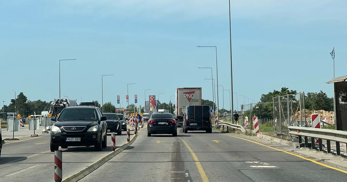 Kelias į pajūrį: prasidėjo pirmosios avarijos, naudokitės navigacija