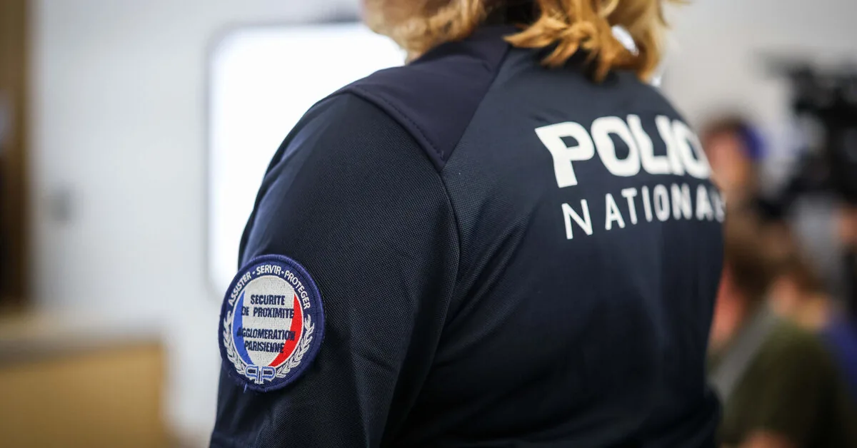 Weapons found in a car near Paris, terrorism investigation launched