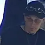 Glasses worth almost 700 euros stolen from a Vilnius optics salon: police are looking for the man captured in the photo