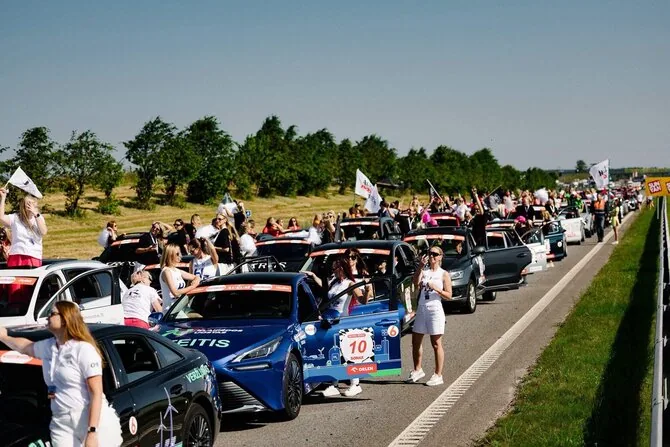 Photo by A. Laucius / Three Klaipėda port women’s crews – one historic start: to the rally – with a hydrogen car