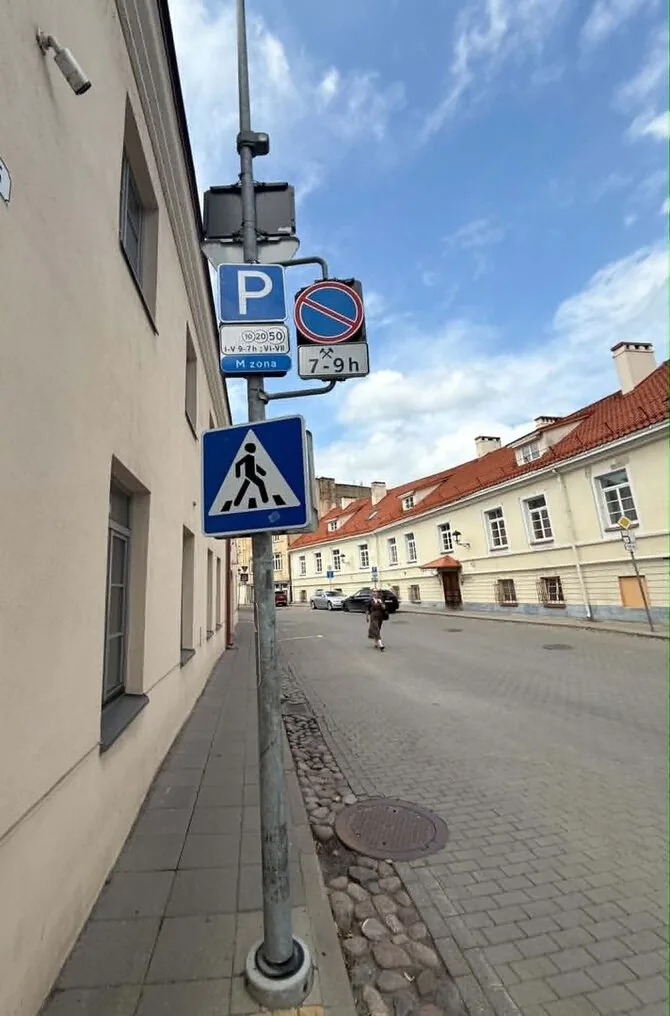 Skaitytojo nuotr./Stovėjimo zona Vilniuje, Rusų gatvėje