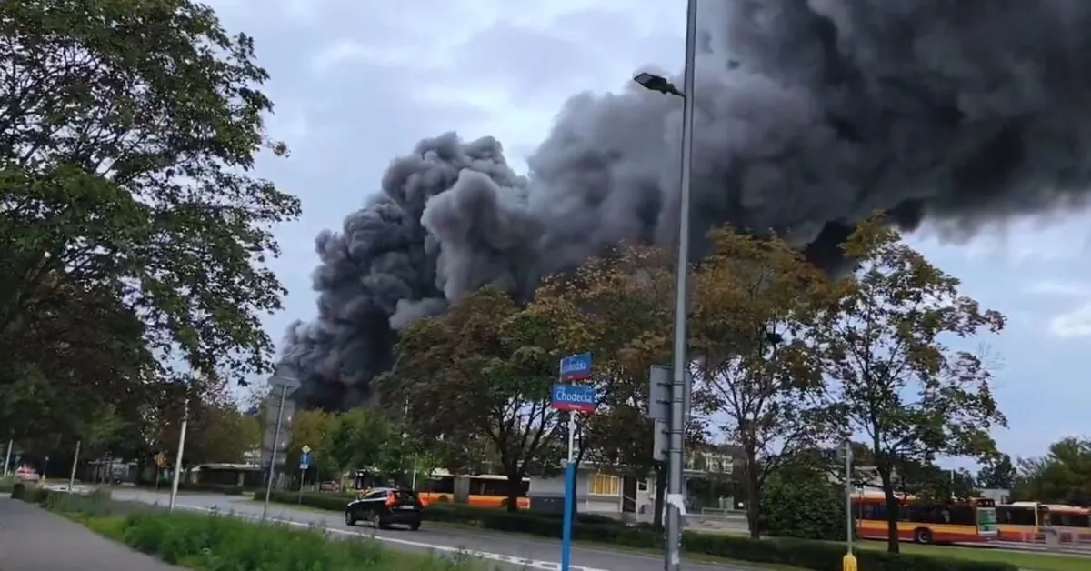 Above Warsaw – a column of black smoke: a hellish fire rages in a Ford showroom