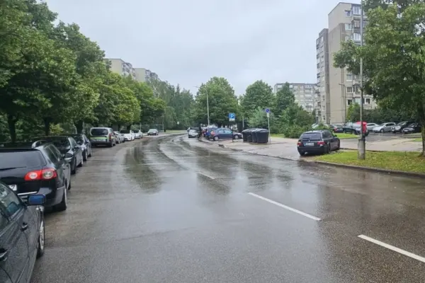 Šioje sostinės gatvėje – laikini eismo ribojimai: keisis ir autobusų maršrutai