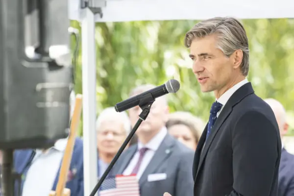 The diplomacy leader awarded diaspora representatives and organizations