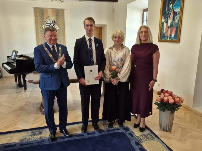 Kėdainiai District Municipality photo/Armandas Erminas, a graduate of Šviesioji Gymnasium, is delighted with two perfect scores