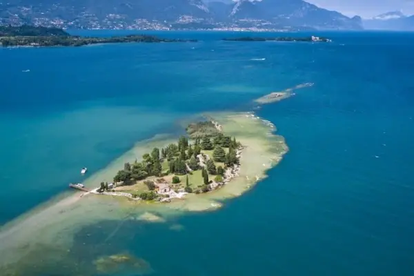 "Feels like the Caribbean": A paradise-like place with crystal-clear water hidden in Italy