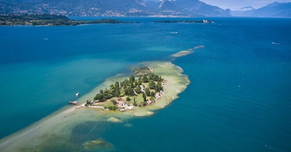 "Feels like the Caribbean": A paradise-like place with crystal-clear water hidden in Italy
