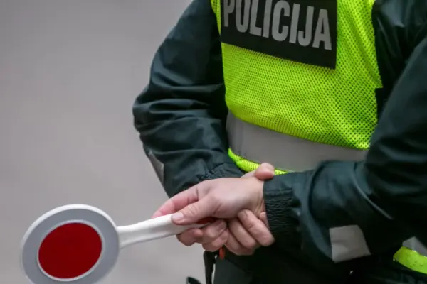 Drunk man detained in Kaišiadorys injured a police officer