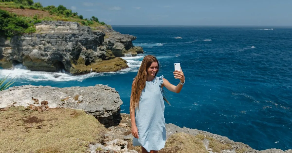 Sharing holiday impressions? This could be valuable information for scammers