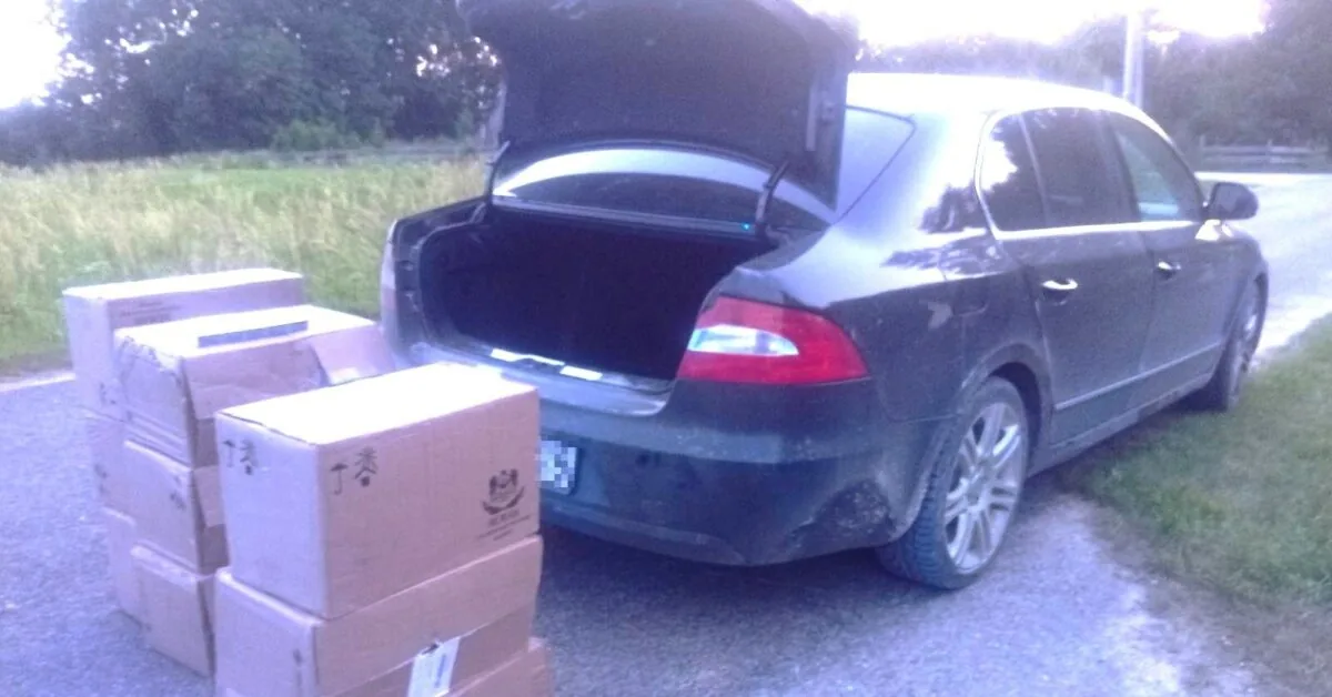 In the "Škoda Superb" trunk, the driver fit 4,500 packs of cigarettes