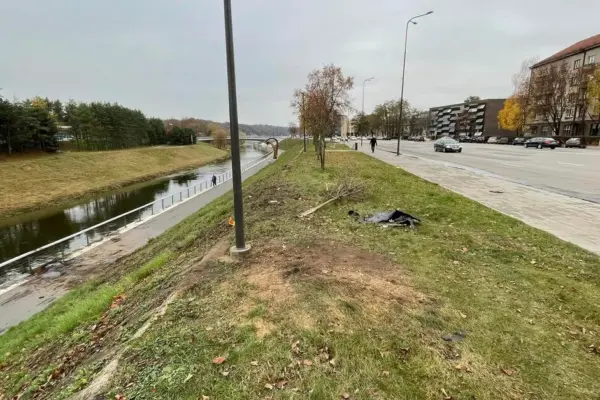 Two boys riding a scooter were injured on the Nemunas riverbank