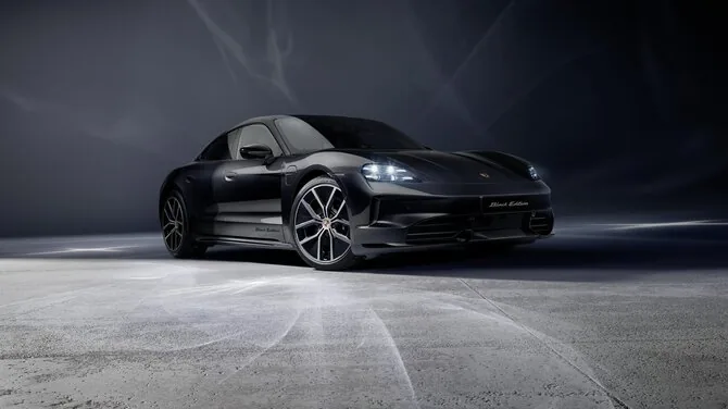 Porsche nuotr./„Black Edition“: Porsche išleido „Taycan“ ir „Cayenne“