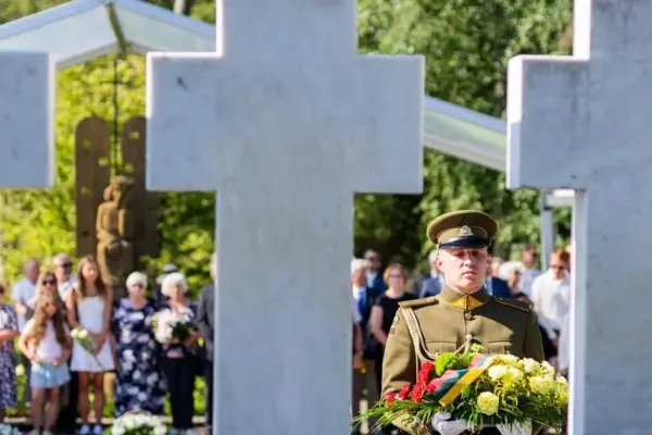 The country's leaders who honored the victims of the Medininkai massacre called to remember the price of freedom: let us be vigilant