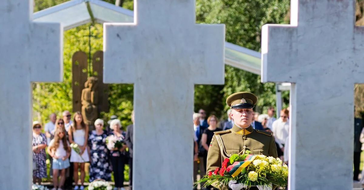 The country's leaders who honored the victims of the Medininkai massacre called to remember the price of freedom: let us be vigilant