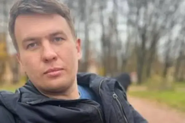 Pasakė, kad Putinas „bus išvestas su antrankiais“ ir papuolė už grotų
