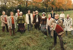 Dainas „Mažas kambarėlis“, „Kur tas dulkėtas traukinys“ pirmą kartą atliko būtent „Armonikos“ kolektyvas. O ansamblio vizitine kortele tapo kiekvieno koncerto pabaigoje skambanti „Lopšinė gimtinei ir motinai“: „Kiek rovė – neišrovė. Kiek skynė – nenuskynė. Todėl, kad tu – šventovė. Todėl, kad tu – t