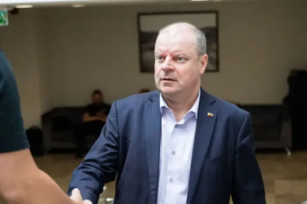 The judge who was supposed to examine Saulius Skvernelis's complaint recused herself, it has been transferred to the Kaunas court