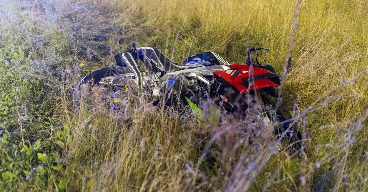 The injured motorcyclist has to walk to the adjacent ward – the passenger also suffered injuries