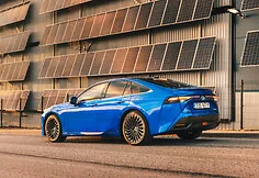 Second generation hydrogen-powered „Toyota Mirai“