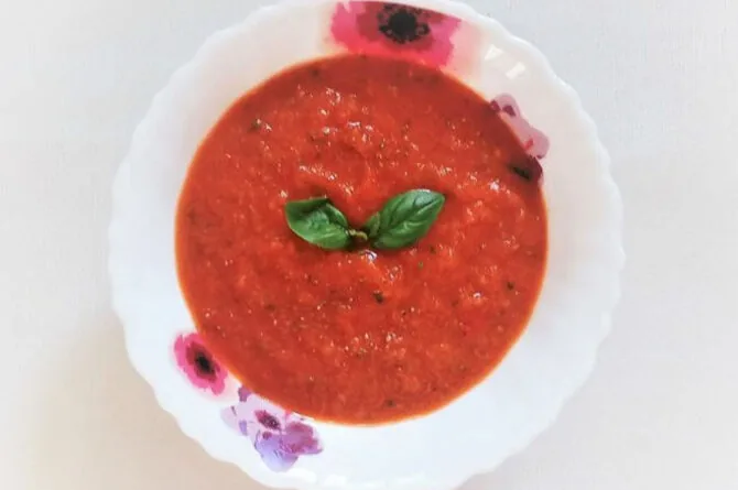 Blended cold tomato soup