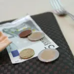 Never leave tips in these countries: your generosity will be considered a terrible insult