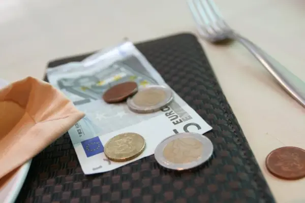 Never leave tips in these countries: your generosity will be considered a terrible insult